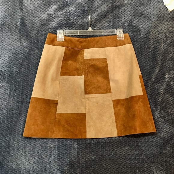 Patched suede skirt - Picture 2 of 3
